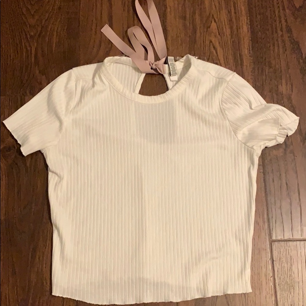 white crop/ tee shirt
